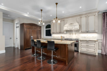 GRAND EUROPEAN CLASSIC LUXURY PROPERTY IN THE BEST BLOCK OF BRITISH PROPERTIES - 1367 Chartwell Dr, West Vancouver